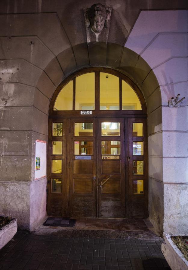 911 Apartments Khreshchatyk Kyiv Exterior photo