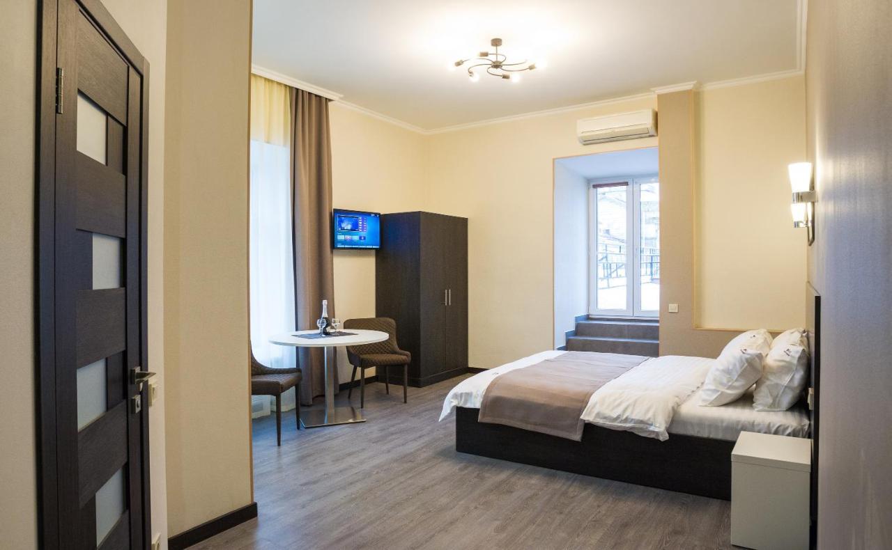 911 Apartments Khreshchatyk Kyiv Exterior photo