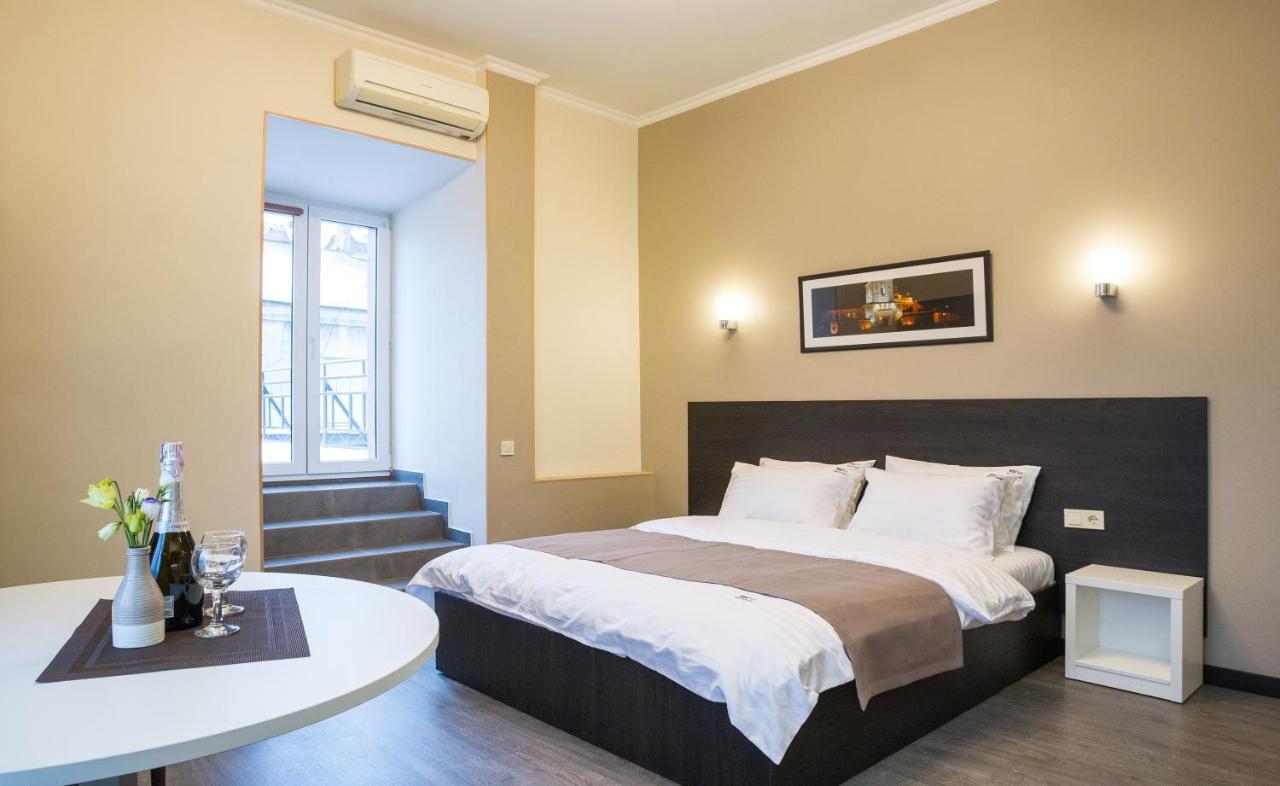 911 Apartments Khreshchatyk Kyiv Exterior photo